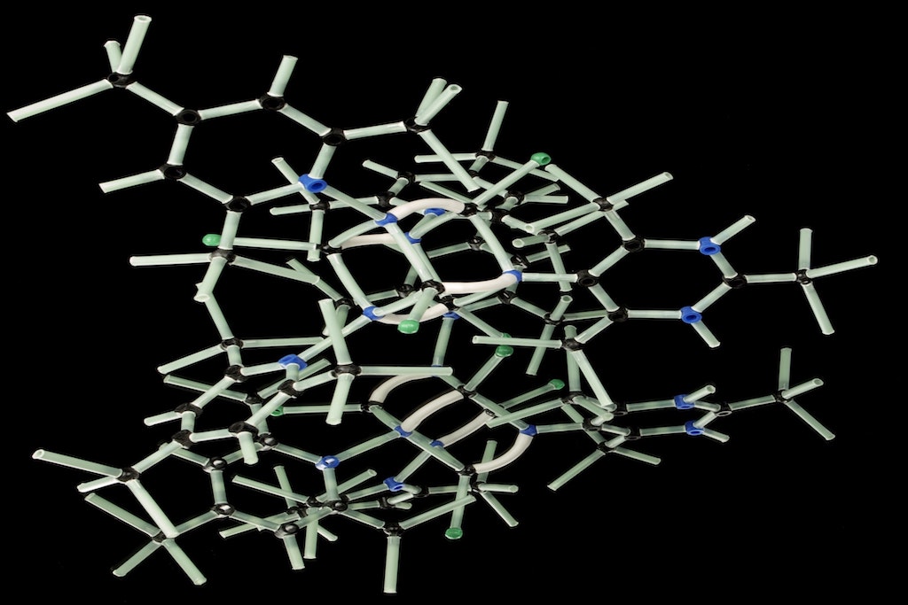 Cascade Polymers and Organics